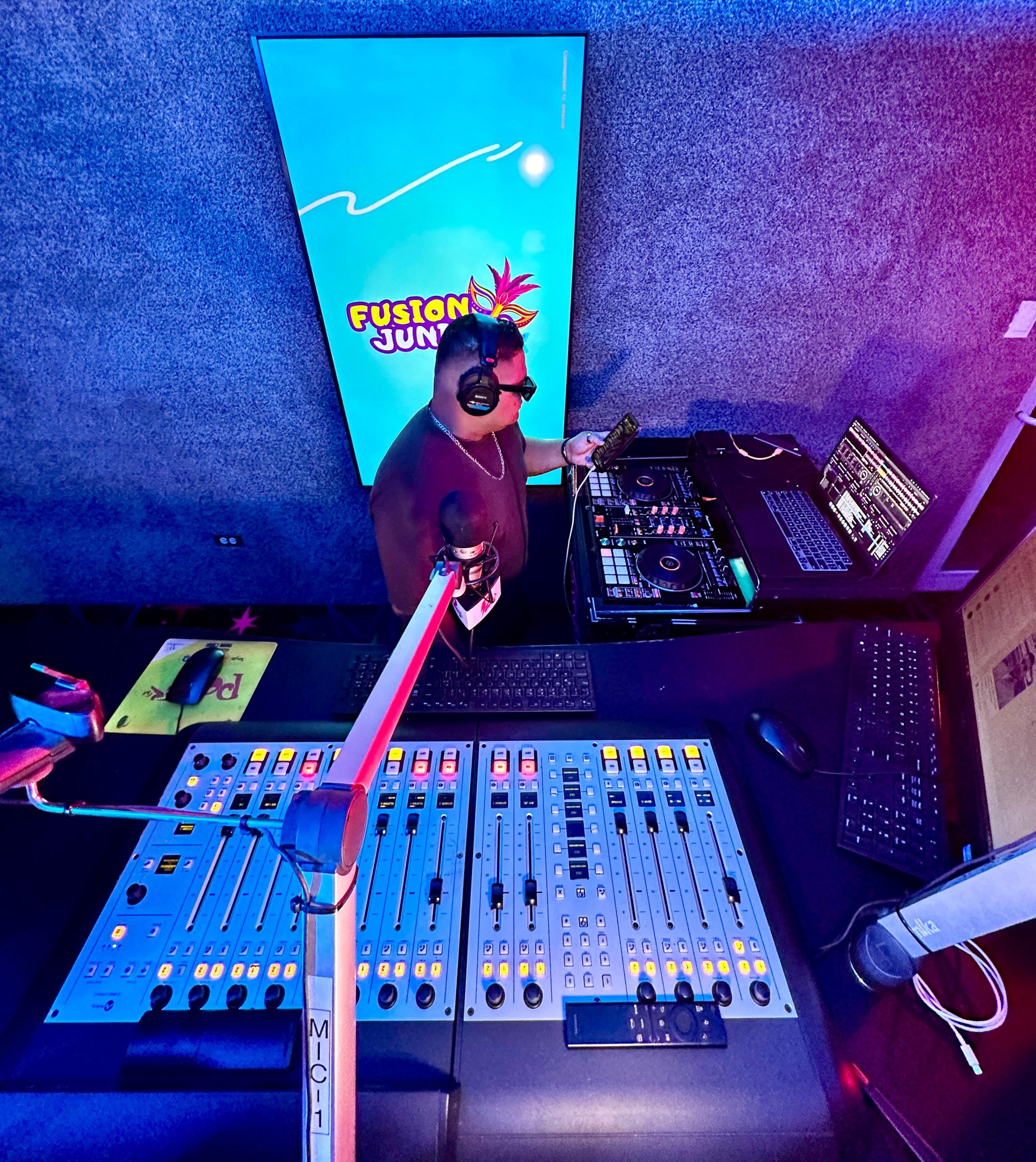 DJ Adrian Flores Cabina EXA